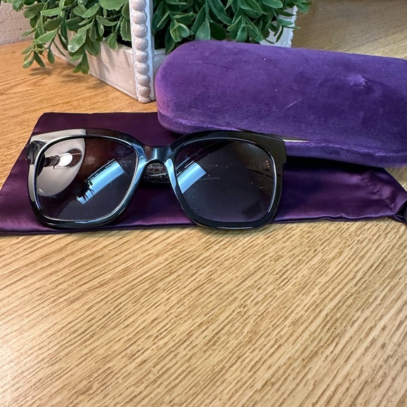 Gucci sunglasses never used - Picture 3 of 13